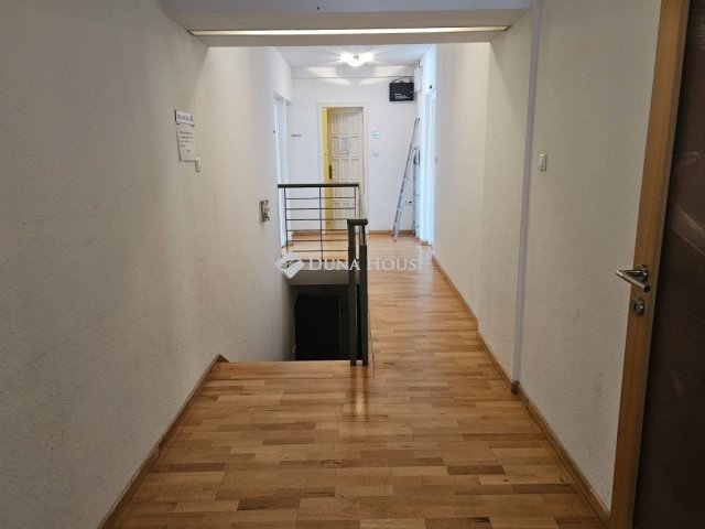 Eladó családi ház, Szentendrén 522.225 M Ft, 1 szobás