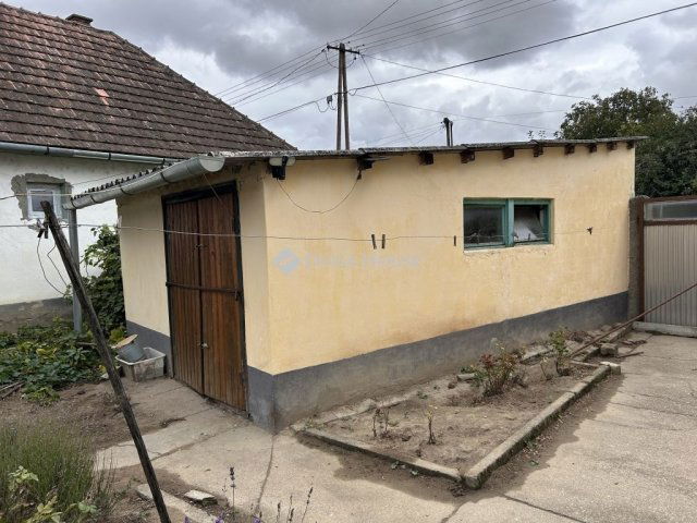 Eladó családi ház, Nagybaracskán 18 M Ft, 4 szobás