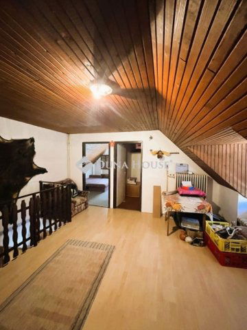 Eladó családi ház, Balatoncsicsón 84 M Ft, 8 szobás