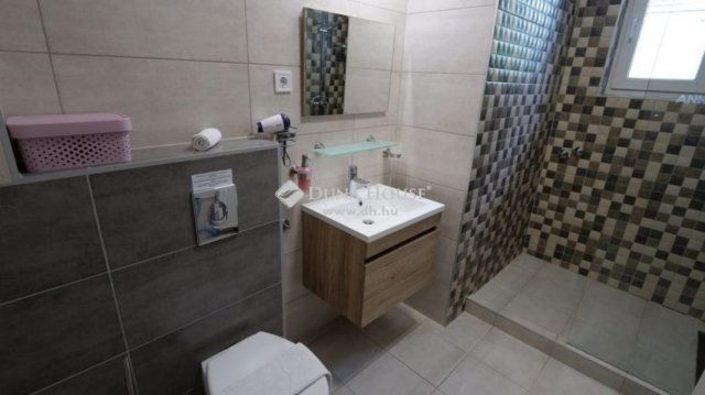 Eladó családi ház, Balatonfüreden 649.9 M Ft, 14+2 szobás