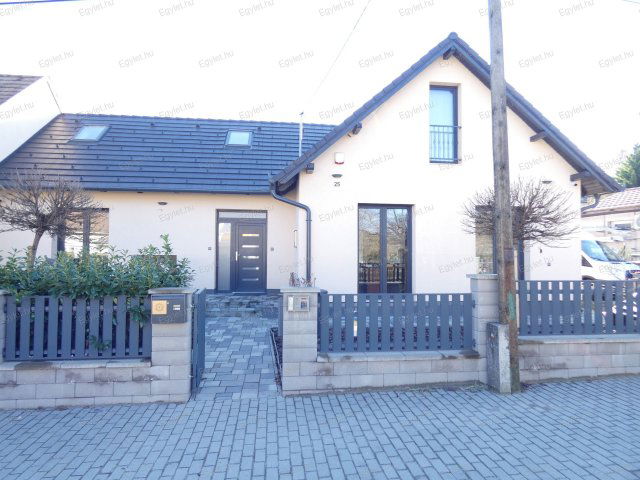 Eladó iroda, Budapesten, XVII. kerületben 114.9 M Ft, 5 szobás