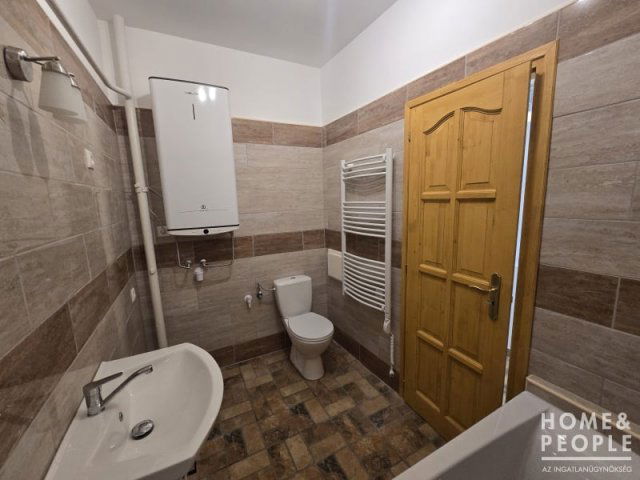 Eladó téglalakás, Szegeden 45.999 M Ft, 1+1 szobás