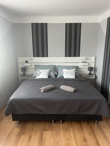 Eladó téglalakás, Szegeden 122 M Ft, 6 szobás