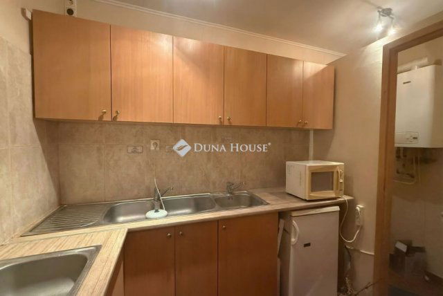 Eladó üzlethelyiség, Szentendrén, Rákóczi Ferenc utcában