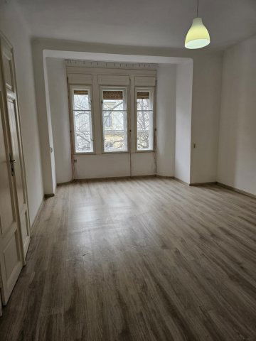 Eladó téglalakás, Szolnokon 78 M Ft, 3 szobás