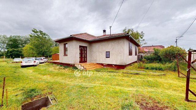 Eladó családi ház, Kéken 26.99 M Ft, 2 szobás
