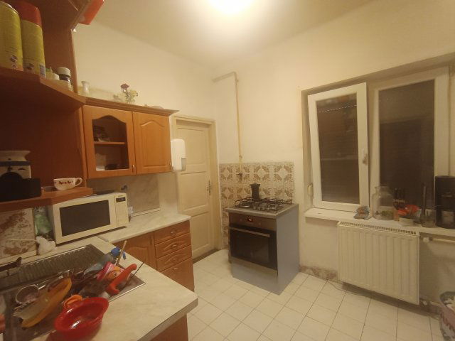 Eladó családi ház, Komlón, Fő utcában 34.9 M Ft, 3 szobás