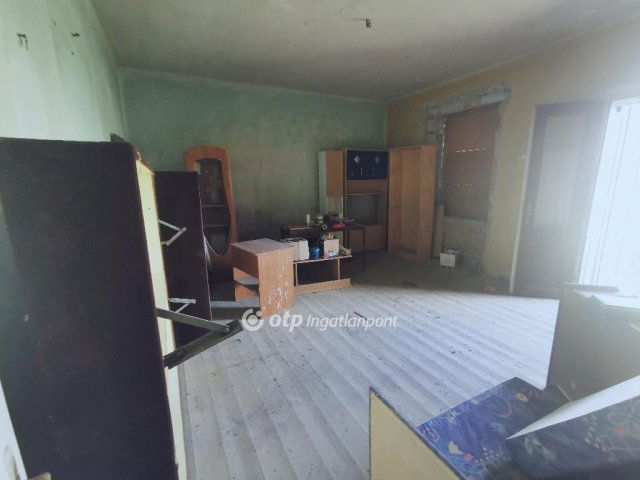 Eladó családi ház, Kölesden 12 M Ft, 4 szobás