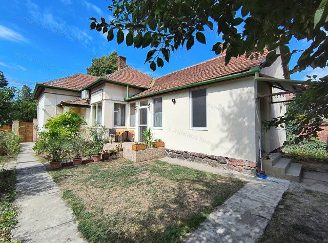 Eladó családi ház, Törökszentmiklóson 43.5 M Ft, 2 szobás