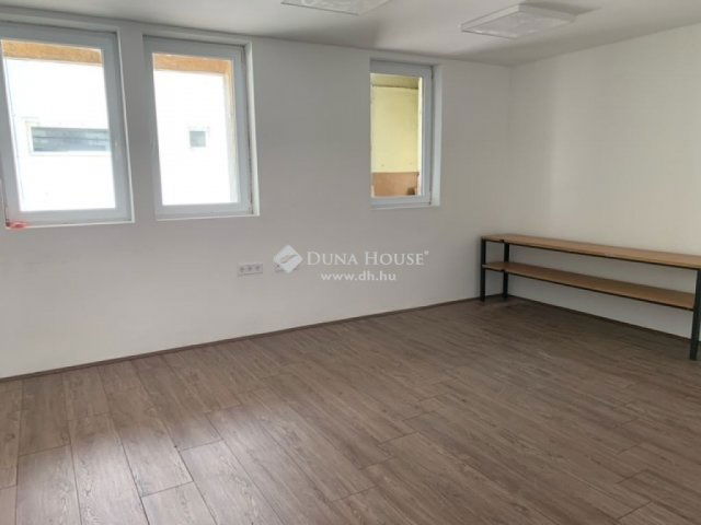 Kiadó iroda, Komlón 275 E Ft / hó / költözzbe.hu