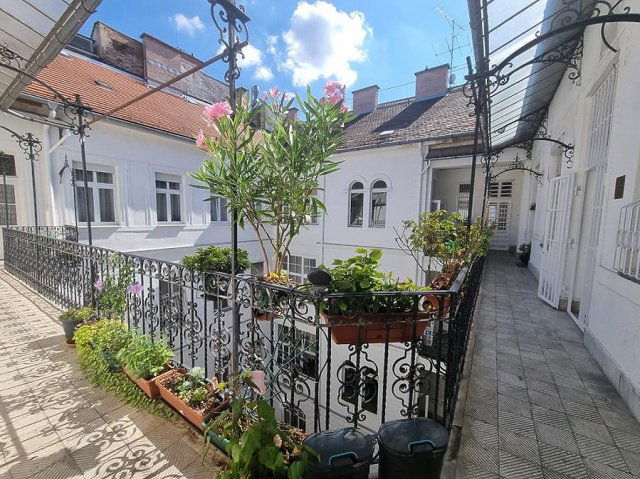 Kiadó iroda, Budapesten, V. kerületben 250 E Ft / hó, 1+1 szobás