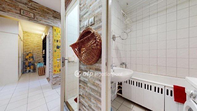 Eladó panellakás, Miskolcon 34.99 M Ft, 3 szobás