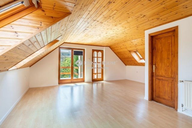 Eladó családi ház, Székesfehérvárott 149.9 M Ft, 6 szobás