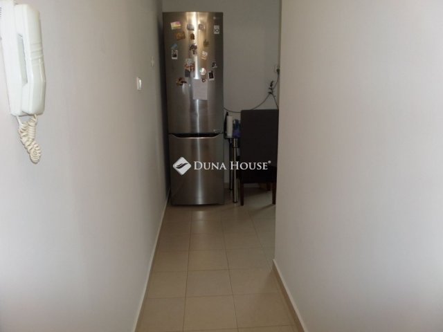 Eladó panellakás, Pécsett 46.9 M Ft, 2 szobás