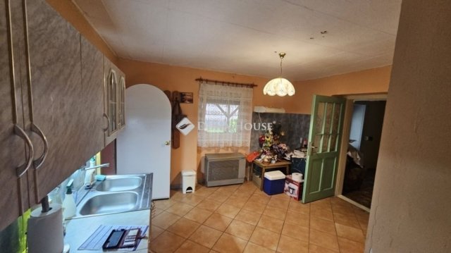 Eladó családi ház, Lajoskomáromban 24.9 M Ft, 2 szobás