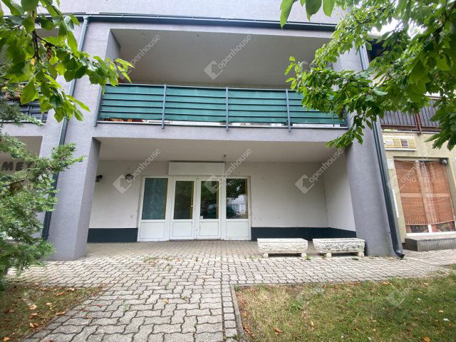 Kiadó üzlethelyiség, Mosonmagyaróváron 150 E Ft / hó, 2 szobás