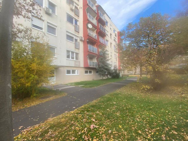 Eladó téglalakás, Gyulán 35.5 M Ft, 2 szobás