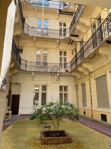 Eladó téglalakás, Budapesten, VI. kerületben 97.5 M Ft, 3 szobás