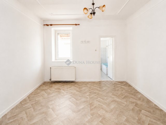 Eladó családi ház, Törtelen 33 M Ft, 3 szobás
