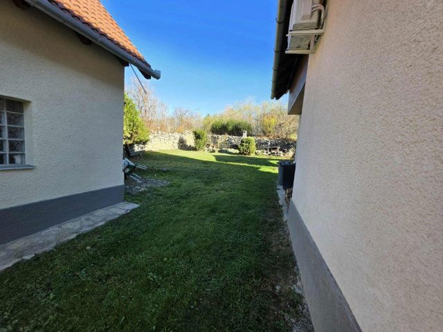 Eladó családi ház, Abaligeten 78.9 M Ft, 2+4 szobás