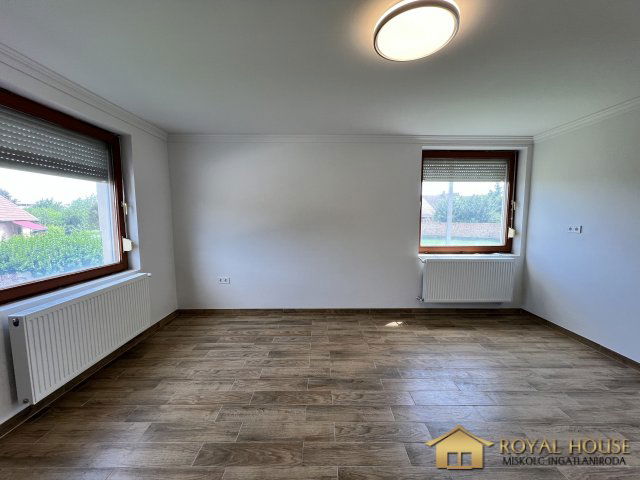 Eladó téglalakás, Szerencsen 24.4 M Ft, 4 szobás
