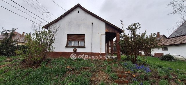Eladó családi ház, Solton 21 M Ft, 2 szobás