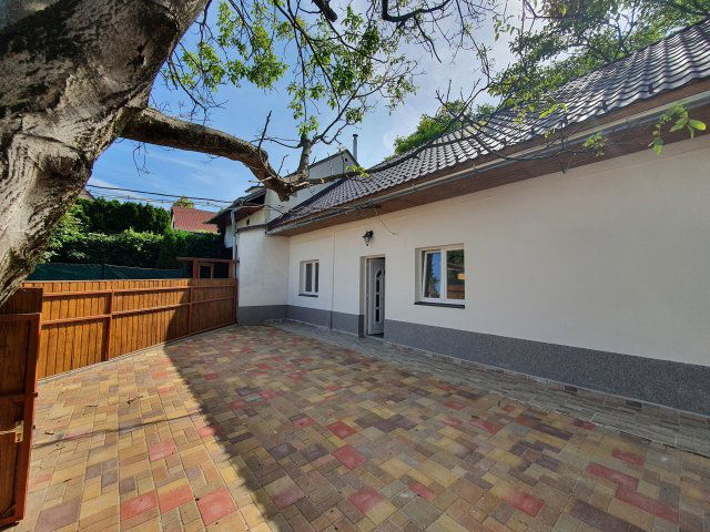 Eladó téglalakás, Budakeszin, Fő utcában 79 M Ft, 2 szobás