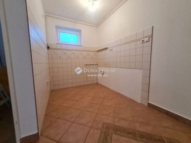 Eladó téglalakás, Badacsonytomajon 59.9 M Ft, 4 szobás