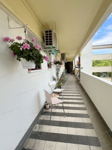 Eladó téglalakás, VIII. kerületben, Harminckettesek terén