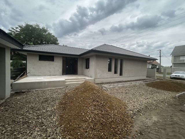 Eladó családi ház, Abonyban 65 M Ft, 2 szobás