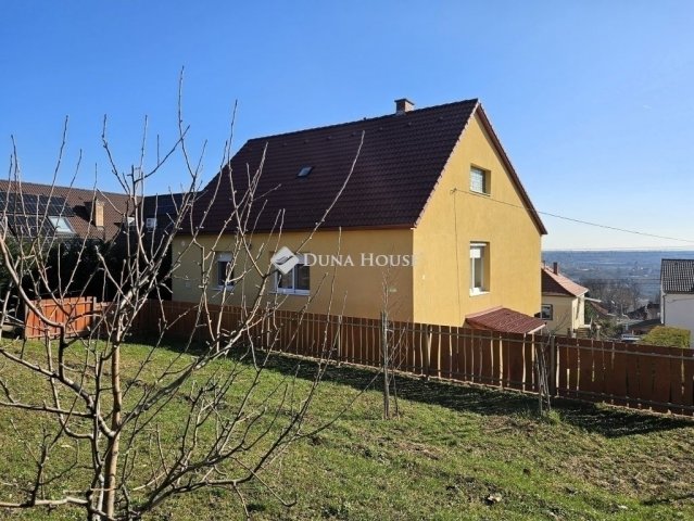 Eladó családi ház, Pécsett 199 M Ft, 5 szobás