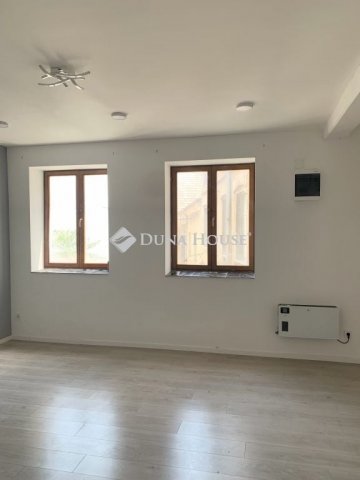 Kiadó téglalakás, albérlet, Sopronban 200 E Ft / hó, 3 szobás