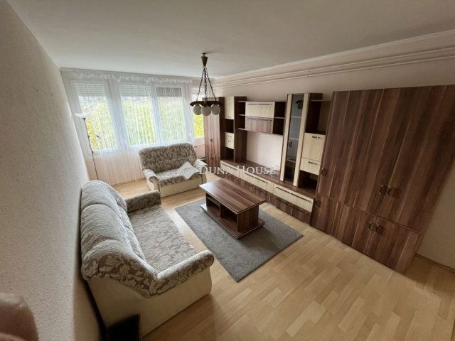 Eladó téglalakás, Szekszárdon 42.9 M Ft, 2+1 szobás