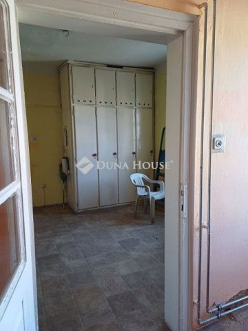 Eladó családi ház, Pécsett 36 M Ft, 4 szobás