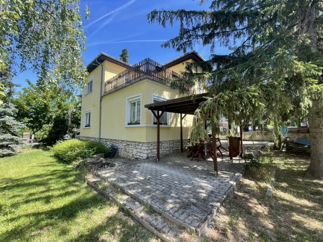 Eladó családi ház, Veszprémben 149 M Ft, 5+2 szobás