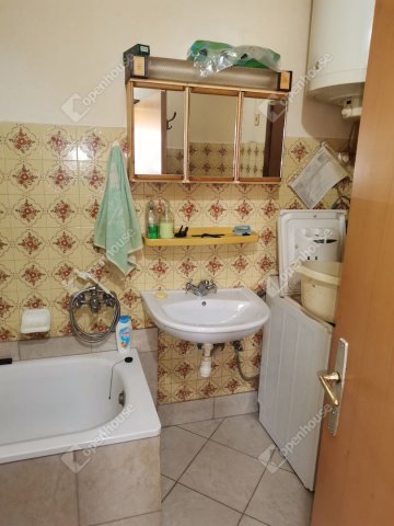 Eladó családi ház, Komáromban 52 M Ft, 5 szobás