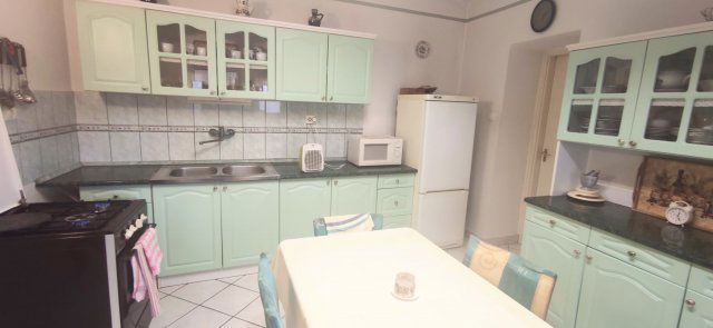 Eladó családi ház, Forrón 19.9 M Ft, 2 szobás