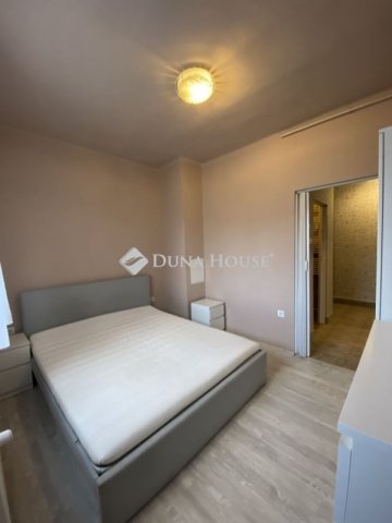 Eladó téglalakás, Komlón 26.9 M Ft, 2 szobás