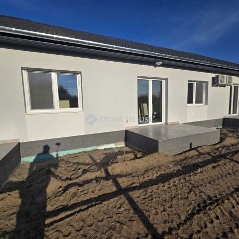 Eladó téglalakás, Lajosmizsén 49.9 M Ft, 2 szobás