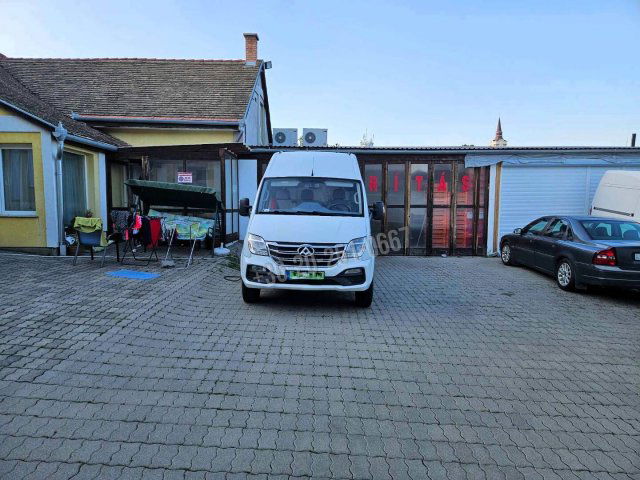Eladó üzlethelyiség, Mohácson 130 M Ft, 5 szobás