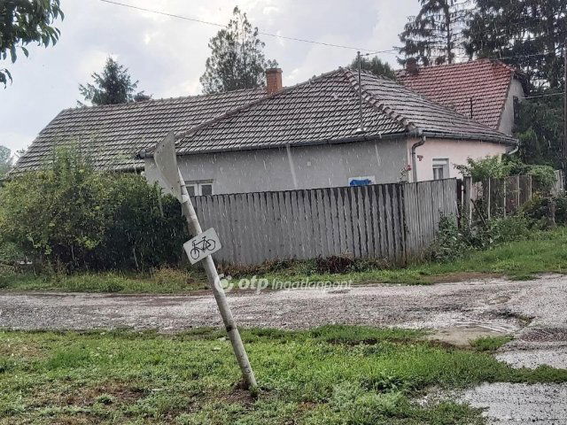 Eladó családi ház, Dobozon 18 M Ft, 2 szobás