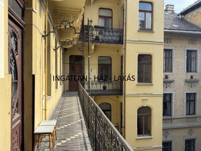 Eladó téglalakás, Budapesten, IX. kerületben, Ferenc körúton