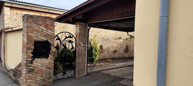 Eladó családi ház, Mohácson 65 M Ft, 4 szobás