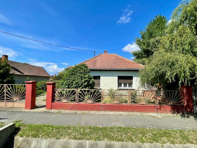 Eladó családi ház, Bejcgyertyánosban 25 M Ft, 3+1 szobás