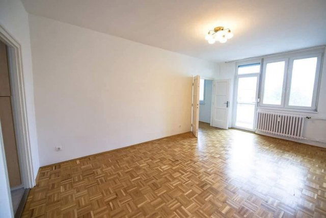 Kiadó téglalakás, albérlet, Kecskeméten, Kossuth téren