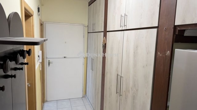 Eladó téglalakás, Szombathelyen 49.99 M Ft, 3 szobás