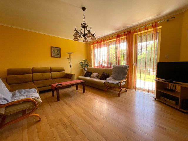 Kiadó sorház, albérlet, Győrött 275 E Ft / hó, 4 szobás