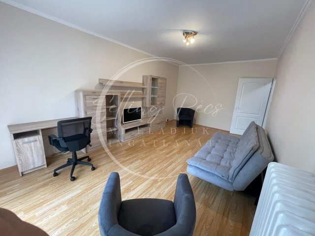 Kiadó panellakás, albérlet, Pécsett, Váci Mihály utcában