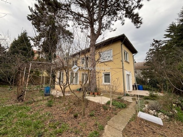 Eladó családi ház, Budapesten, II. kerületben 149.9 M Ft