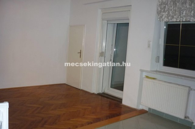 Kiadó téglalakás, albérlet, Pécsett 155 E Ft / hó, 3 szobás